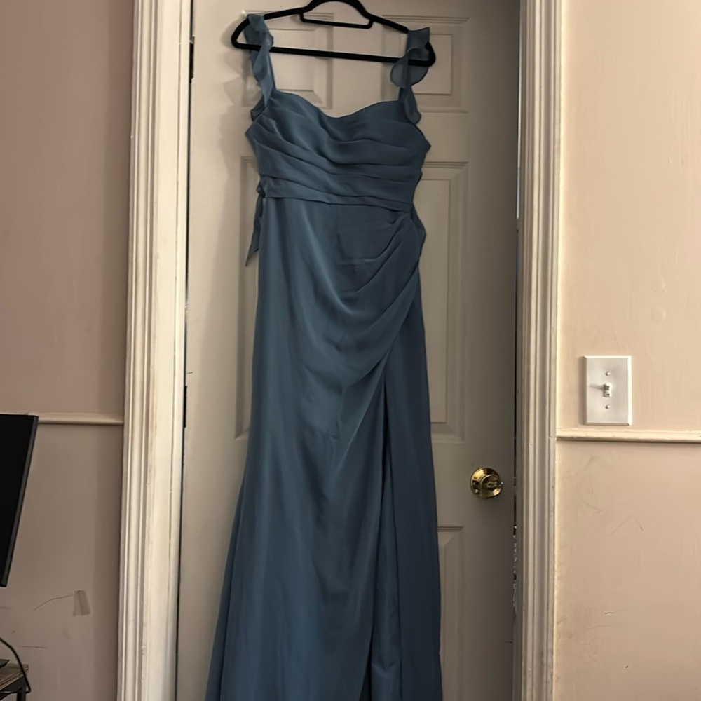 Azazie Barbie size 6 Bermuda color
